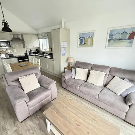 Badgers Retreat - Part Of The The Bay Village With Pool, Gym And Direct Access, Pub, Restaurant, Tennis And Meadows Walks * ファイリー