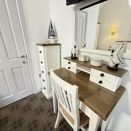 Badgers Retreat - Part Of The The Bay Village With Pool, Gym And Direct Access, Pub, Restaurant, Tennis And Meadows Walks 別荘 *