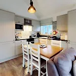 Badgers Retreat - Part Of The The Bay Village With Pool, Gym And Direct Access, Pub, Restaurant, Tennis And Meadows Walks Filey