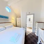 Semesterbostad Badgers Retreat - Part Of The The Bay Village With Pool, Gym And Direct Access, Pub, Restaurant, Tennis And Meadows Walks *