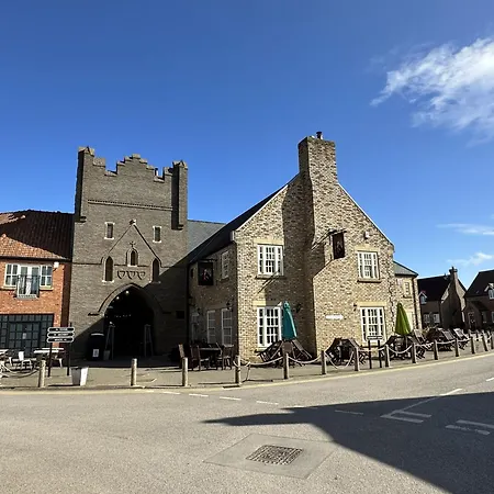 Badgers Retreat - Part Of The The Bay Village With Pool, Gym And Direct Access, Pub, Restaurant, Tennis And Meadows Walks * Filey