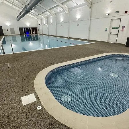 Badgers Retreat - Part Of The The Bay Village With Pool, Gym And Direct Access, Pub, Restaurant, Tennis And Meadows Walks