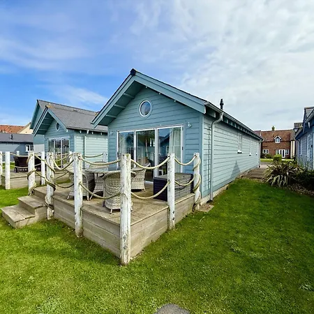 Badgers Retreat - Part Of The The Bay Village With Pool, Gym And Direct Access, Pub, Restaurant, Tennis And Meadows Walks