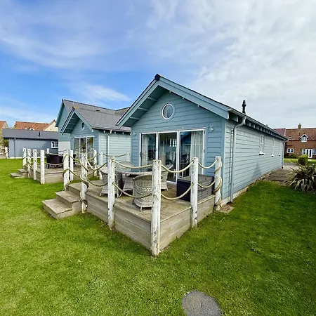 Badgers Retreat - Part Of The The Bay Village With Pool, Gym And Direct Access, Pub, Restaurant, Tennis And Meadows Walks