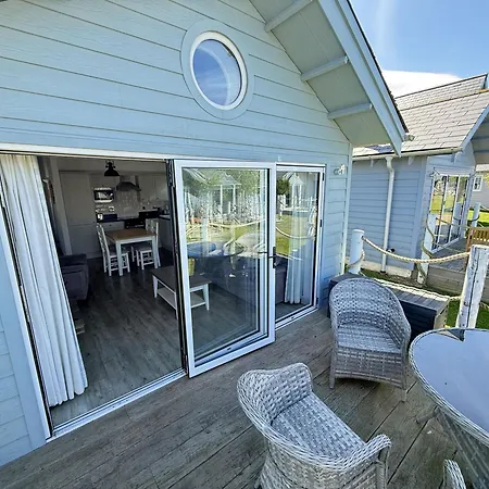 Badgers Retreat - Part Of The The Bay Village With Pool, Gym And Direct Access, Pub, Restaurant, Tennis And Meadows Walks בית נופש *