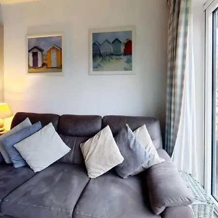 Badgers Retreat - Part Of The The Bay Village With Pool, Gym And Direct Access, Pub, Restaurant, Tennis And Meadows Walks Holiday home Filey