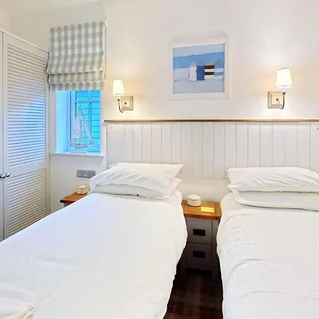 Badgers Retreat - Part Of The The Bay Village With Pool, Gym And Direct Access, Pub, Restaurant, Tennis And Meadows Walks *