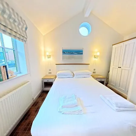 Badgers Retreat - Part Of The The Bay Village With Pool, Gym And Direct Access, Pub, Restaurant, Tennis And Meadows Walks