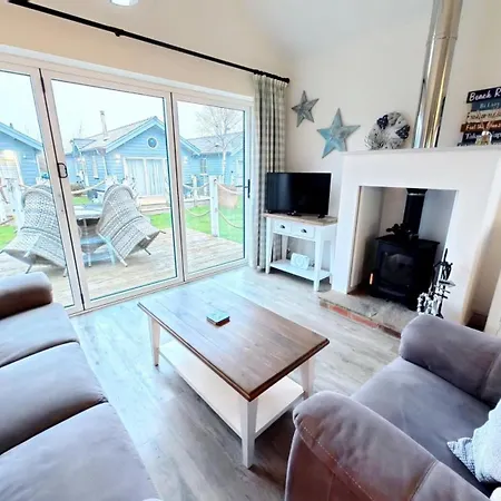 Badgers Retreat - Part Of The The Bay Village With Pool, Gym And Direct Access, Pub, Restaurant, Tennis And Meadows Walks *