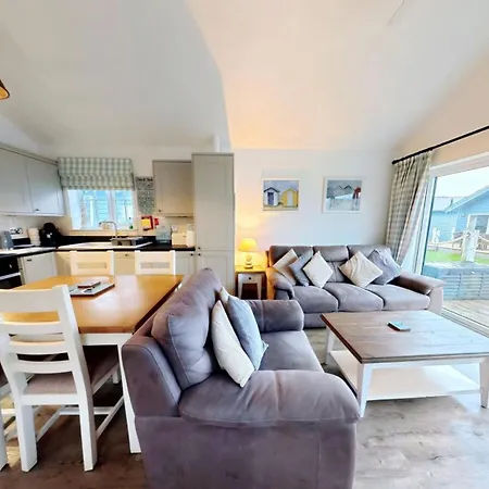 Badgers Retreat - Part Of The The Bay Village With Pool, Gym And Direct Access, Pub, Restaurant, Tennis And Meadows Walks * Filey