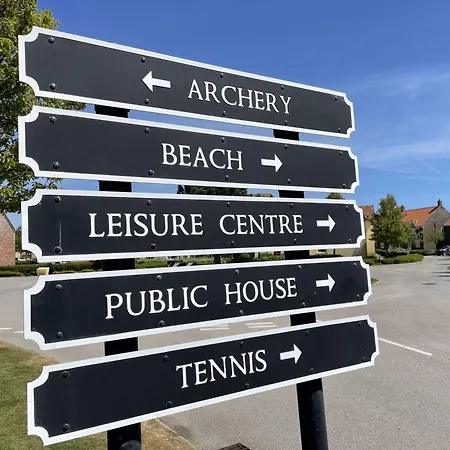 Badgers Retreat - Part Of The The Bay Village With Pool, Gym And Direct Access, Pub, Restaurant, Tennis And Meadows Walks Holiday home *